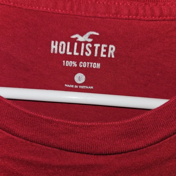 Hollister California Red Graphic T-Shirt - Picture 2 of 3